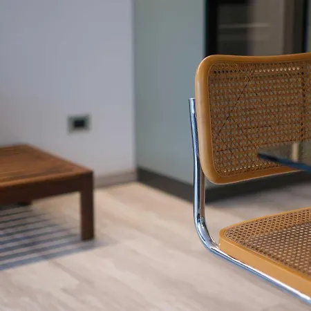 Daire Matthew's House Como